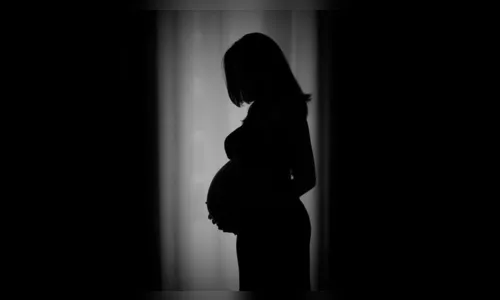 Gestante dá socos na própria barriga e PM é chamada