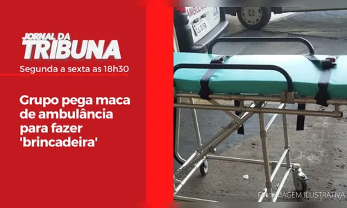 Grupo pega maca de ambulância para fazer 'brincadeira'