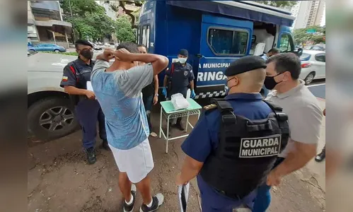 Homem leva multa de R$ 1 mil por caminhar sem máscara no PR