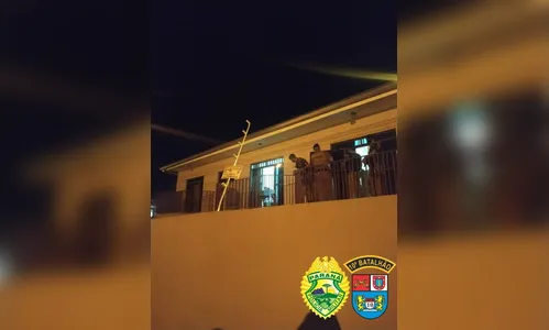 Homem mantém pai em cárcere privado e o ameça de morte