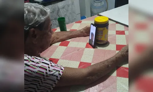 Idosa que procurava familiares reencontra sobrinho; vídeo