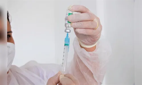 Idosos com mais de 80 anos começam a ser vacinados nesta segunda-feira