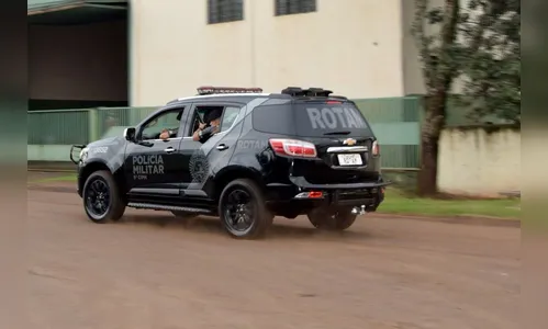 Policial derruba motociclista em fuga durante abordagem