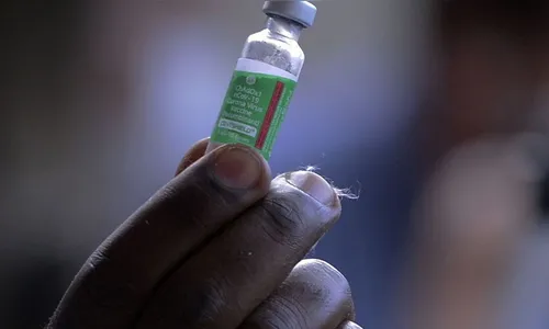 Bio-Manguinhos produz 900 mil doses de vacina por dia