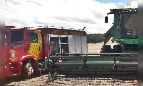 Incêndio em colheitadeira mobiliza equipe dos Bombeiros