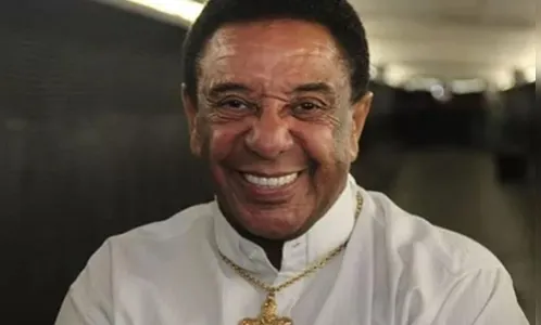 Internado com covid-19, Agnaldo Timóteo é intubado