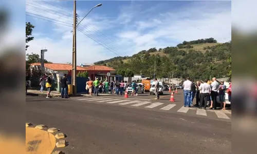 Jovem invade creche com facão e mata professora e crianças