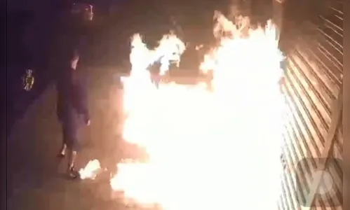 Jovem tenta comprar fiado, não consegue e ateia fogo em loja