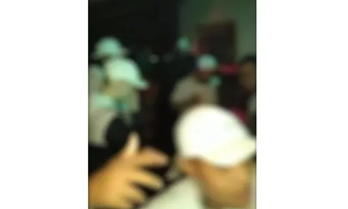 Jovens são multados após serem pegos em festa clandestina