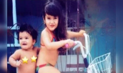 Juliette canta música e homenageia irmã que morreu