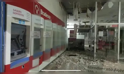 Ladrões fortemente armados roubam bancos em Cambará; vídeo