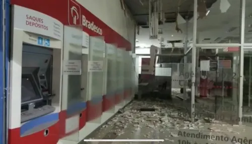 Ladrões fortemente armados roubam bancos em Cambará; vídeo