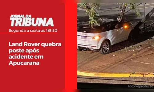 Land Rover quebra poste após acidente em Apucarana