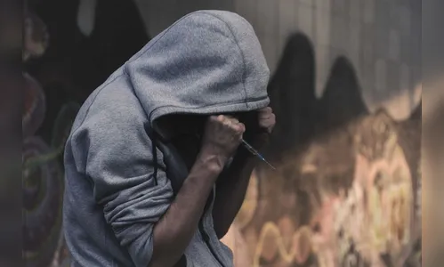 Mãe pede ajuda para conter filho usuário de crack