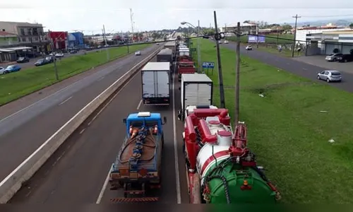 Manifestantes voltam a protestar na PR-445 contra preço do combustível