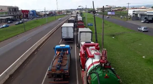 Manifestantes voltam a protestar na PR-445 contra preço do combustível