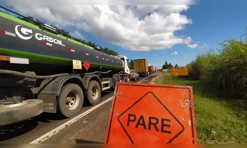 Manutenção na PR-170 causa grande congestionamento