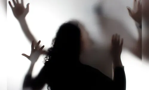 Marido mata esposa na frente dos filhos de 5 e 8 anos