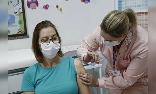 Média de aplicação da 1ª dose da vacina no PR está em 64,5%