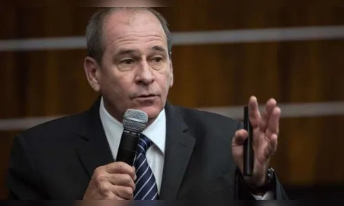 Ministro da Defesa anuncia que vai deixar ministério