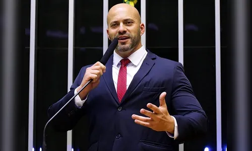 Ministro do STF autoriza prisão domiciliar para deputado Daniel Silveira