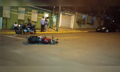 Motociclista se envolve em acidente na Rua Padre Severino Cerutti