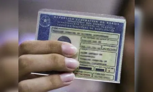 Mulher com CNH suspensa causa acidente e fere motociclista