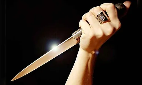 Mulher de 20 anos é presa após esfaquear homem