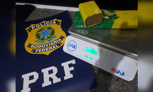 Mulher é presa com mais de um quilo de maconha em ônibus