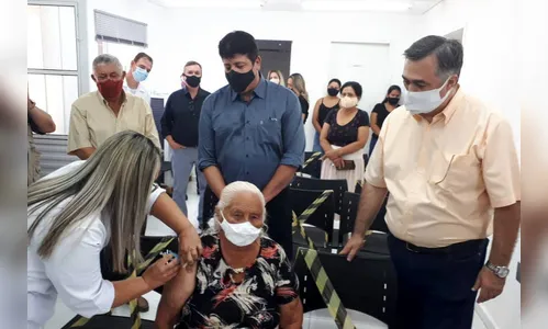 No Norte do Paraná, secretário reforça importância da vacina