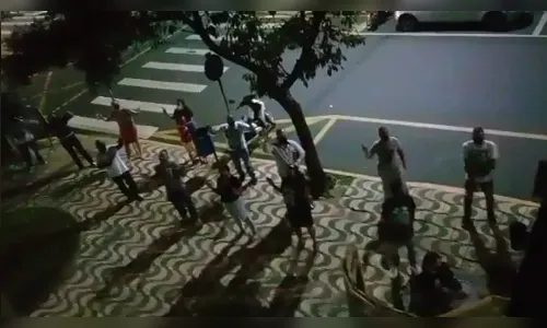 Oração em frente do Providência emociona; veja