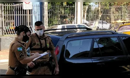 PM aborda suspeito e apreende carro na área central