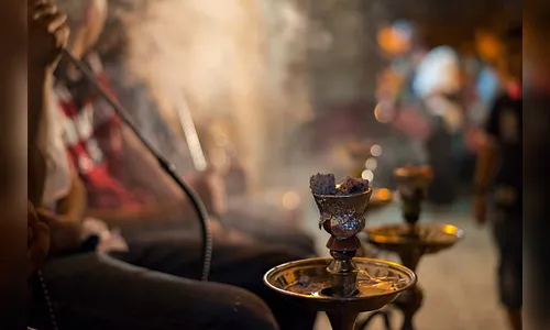 PM encontra jovem com Covid-19 fazendo uso de narguilé com amigos