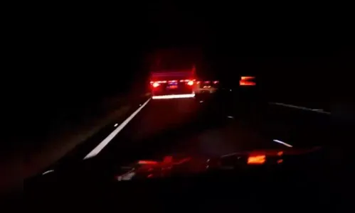 PRF recupera carreta roubada após ladrões fugirem por 10 km; Veja