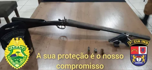 Pai e filho são presos por porte ilegal de arma de fogo