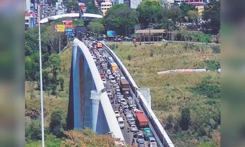 Paraguaios cruzam fronteira para comprar no Brasil