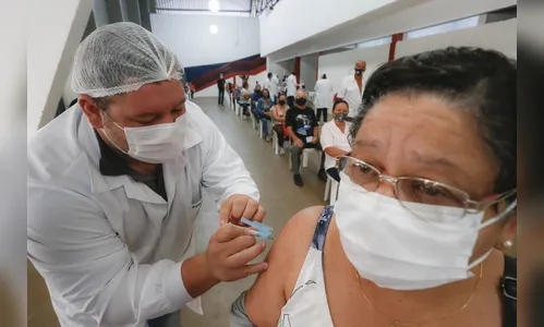 Paraná já vacinou 82% da população acima de 70 anos