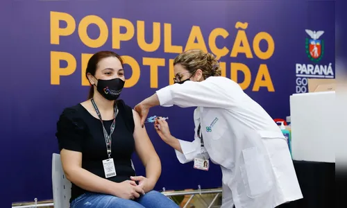 Paraná vacinou 88% dos profissionais de saúde com a 1ª dose