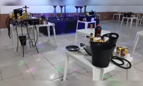 Pessoas pulam muro em festa clandestina para fugir da GM