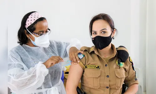 Policiais Militares de Arapongas recebem 1ª dose da vacina