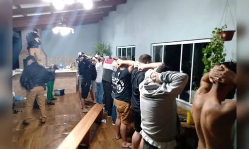Policiais encerram festa rave clandestina e apreendem ecstasy e 