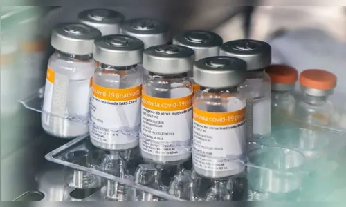 Políticos que furaram fila da vacinação são investigados