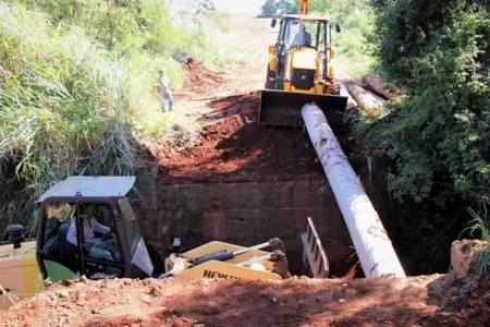 Ponte na travessa da Estrada Aliança recebe melhorias