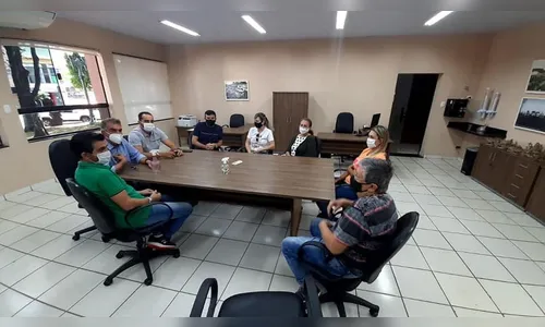 Prefeito de Faxinal atende pedido de empresários e vai abrir comércio