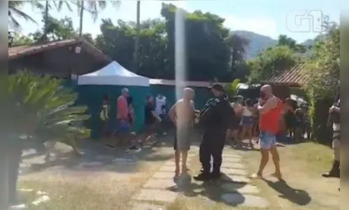 Prefeitura do Rio fecha festa na piscina com 300 pessoas