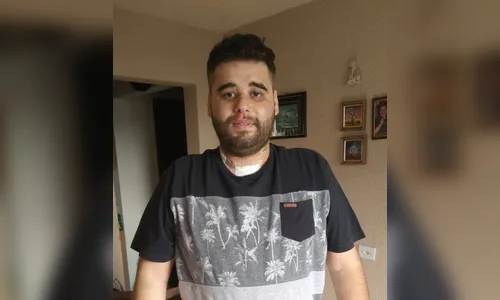 Professor se emociona por conseguir beber após intubação