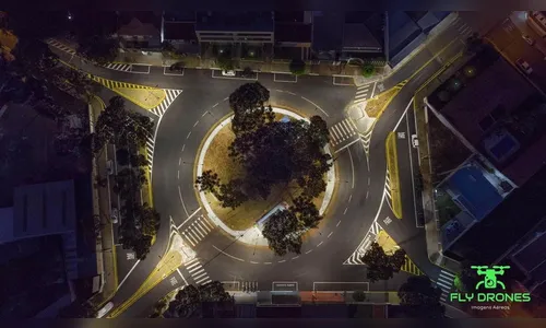 Rotatória do São José ganha iluminação e chama atenção