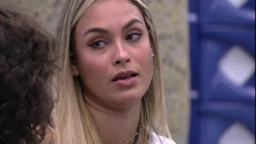 Sarah diz que gosta de Jair Bolsonaro e internautas pedem a sua saída