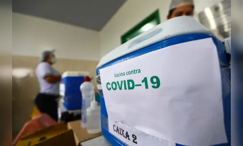 Secretário de Saúde 'fura fila' de vacina pode ser afastado