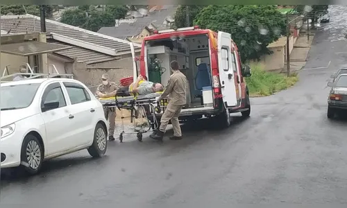 Siate socorre homem que caiu dentro de casa
